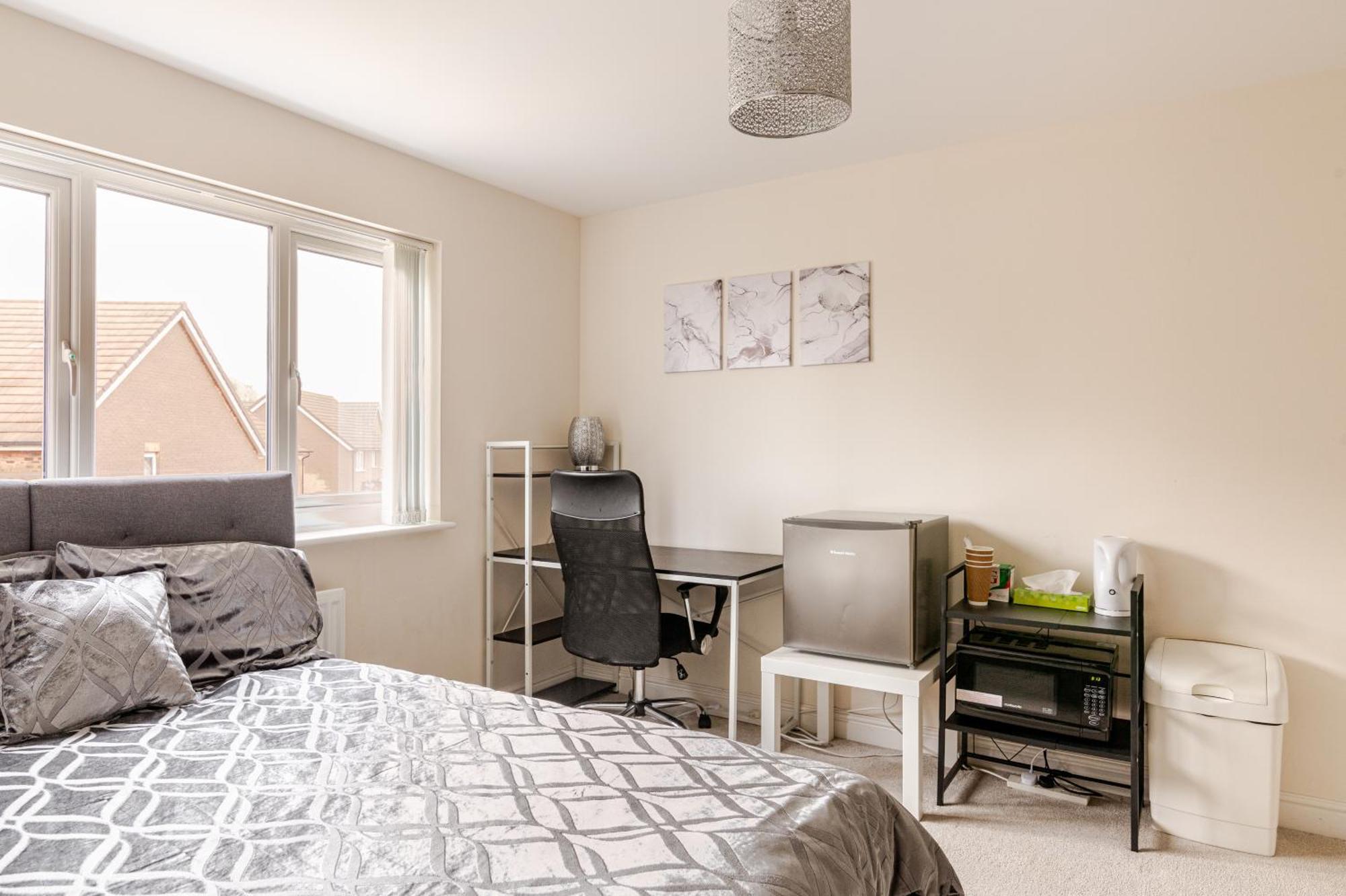 Large Double Room & Private Ensuite Bathroom, Badbury Park, Swindon, Near Great Western Hospital Exteriör bild