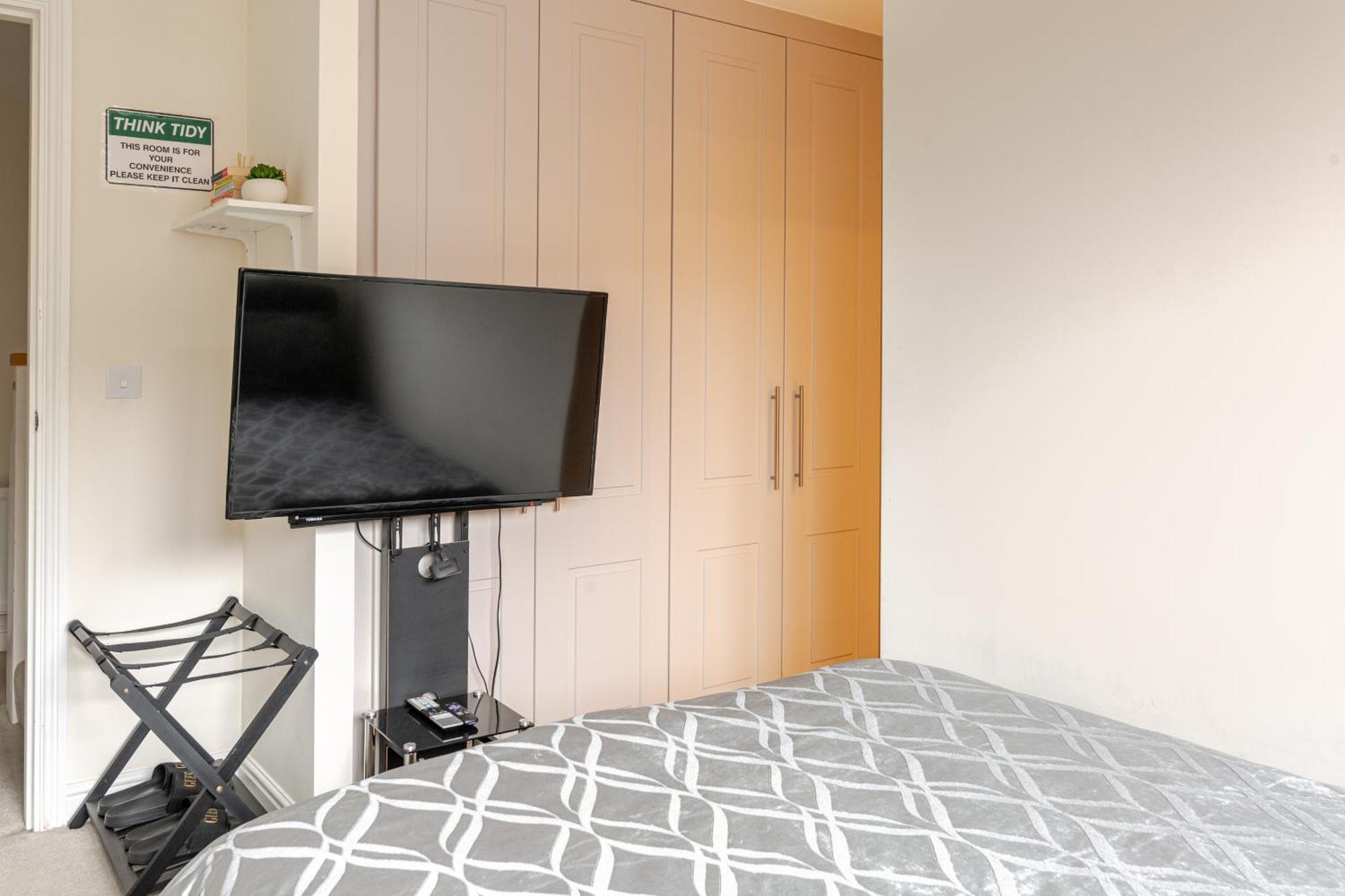 Large Double Room & Private Ensuite Bathroom, Badbury Park, Swindon, Near Great Western Hospital Exteriör bild